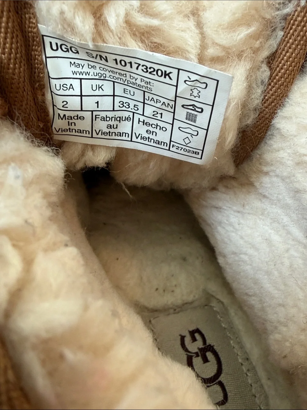 UGG Kids Boots Chukka Neumel Chestnut Brown Suede Kids Size 2